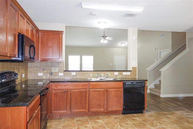 Building Photo - 108 Lavaca Loop
