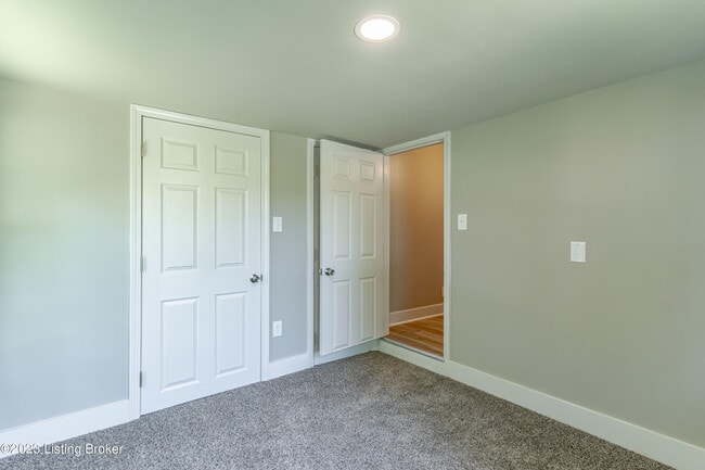 Building Photo - 1886 S Bardstown Rd