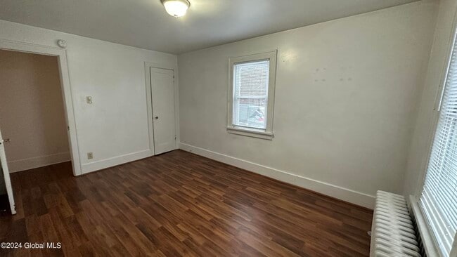 Building Photo - 46 Circular St