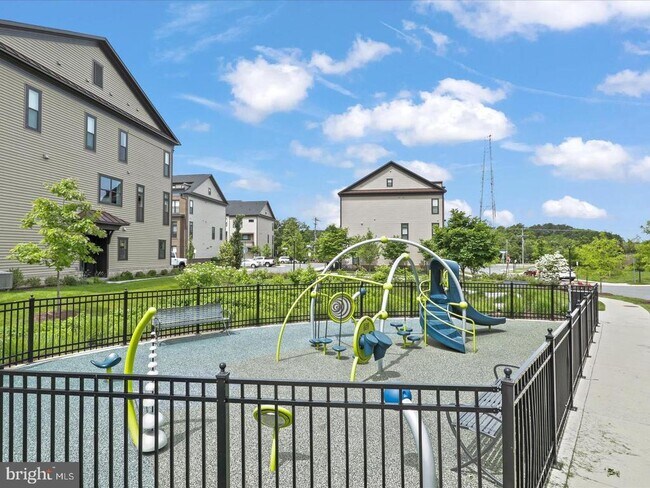 Building Photo - 12293 Sessile Commons