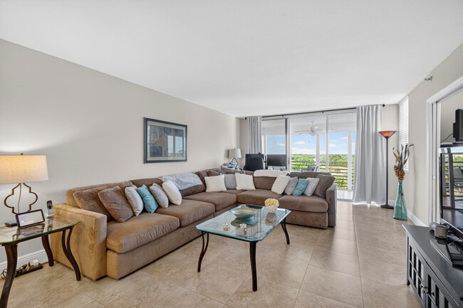 Building Photo - 3499 Oaks Way