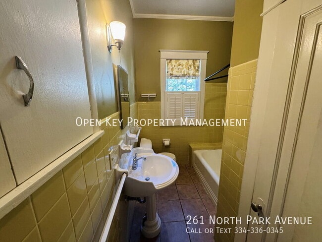 Building Photo - 261 N Park Ave