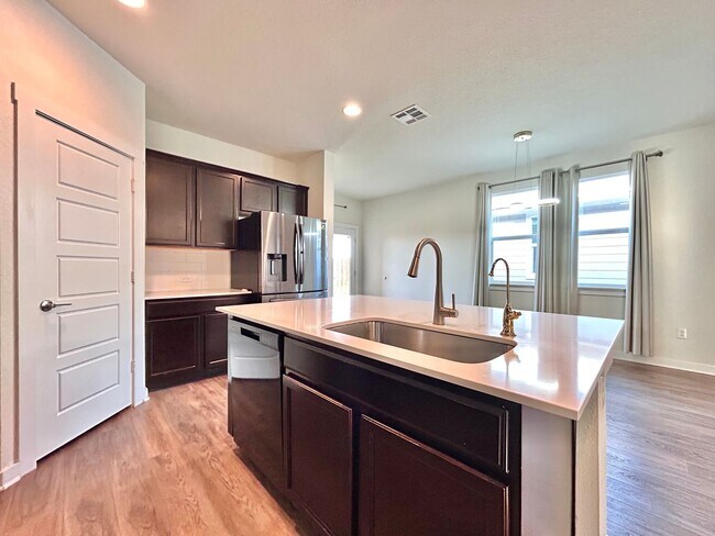 Building Photo - Spacious 4/BR 3/BA Home with Modern Upgrades