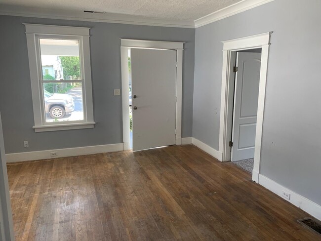 Building Photo - 3417 Rockwood Ave