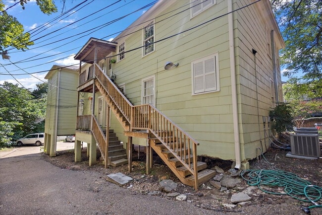 Building Photo - FULLY FURNISHED!! Belhaven Bombshell!