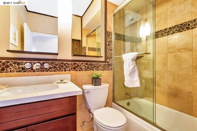 Building Photo - 4724 Cove Ln