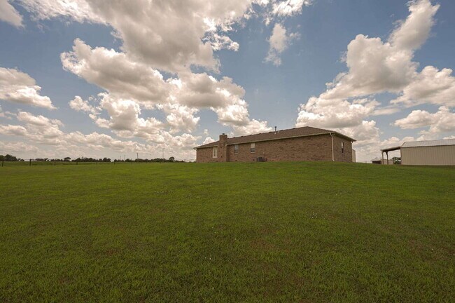 Building Photo - 3 - Bedroom 2 - Bath with 2 - Car Garage