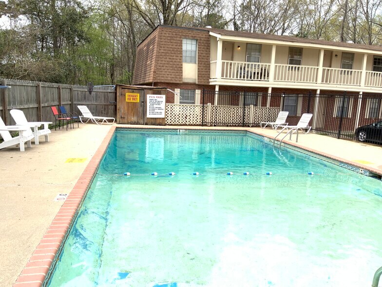Resident only pool privileges - 601 N 31st Ave