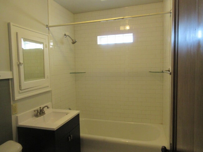 Building Photo - 2615 Taylor Ave