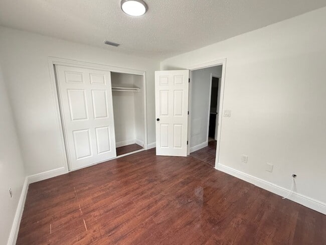 Building Photo - 2/1.5 Winter Springs Townhome with screen patio