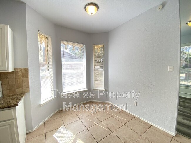 Building Photo - 4150 Briar Hill Dr