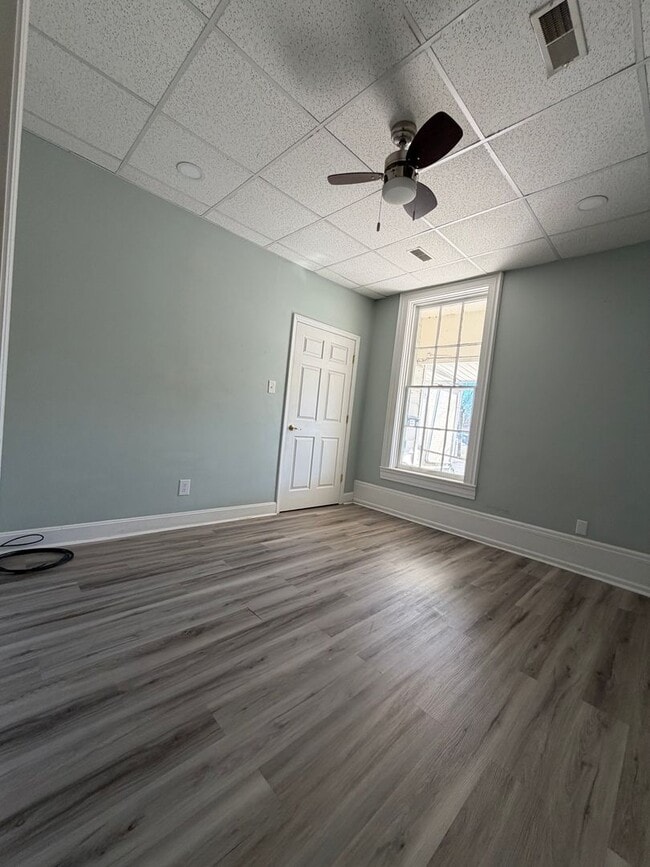 Building Photo - 2 Bedroom - All Utilities Included!!