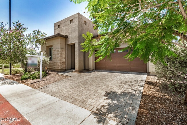 Building Photo - 9320 S 55th Pl