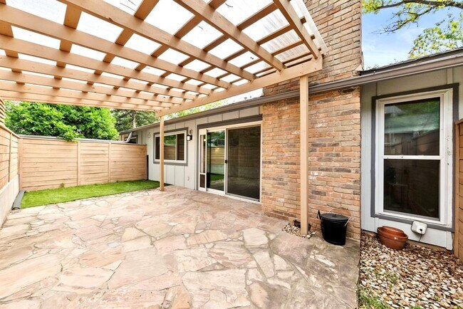 Building Photo - 1702 Coturnix Dr