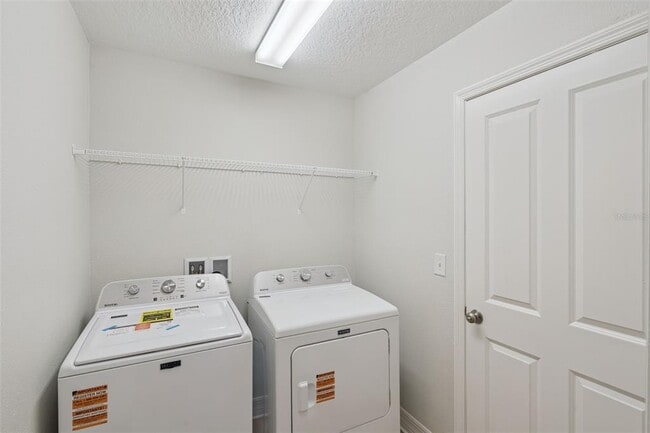 Building Photo - 2256 GLADIOLUS Ln