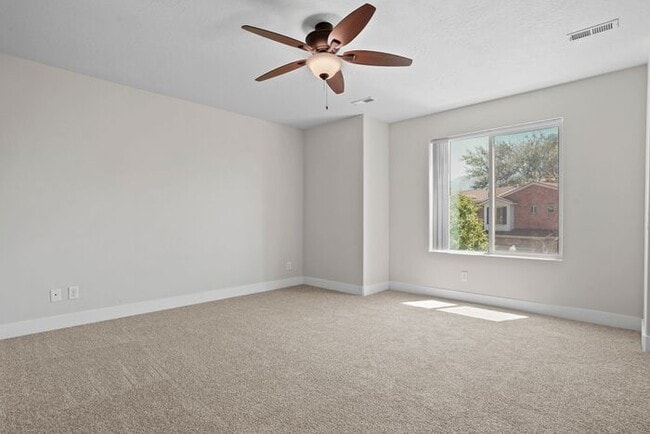 Building Photo - Spacious 3 Bed 3.5 Bath Townhome in Murray...