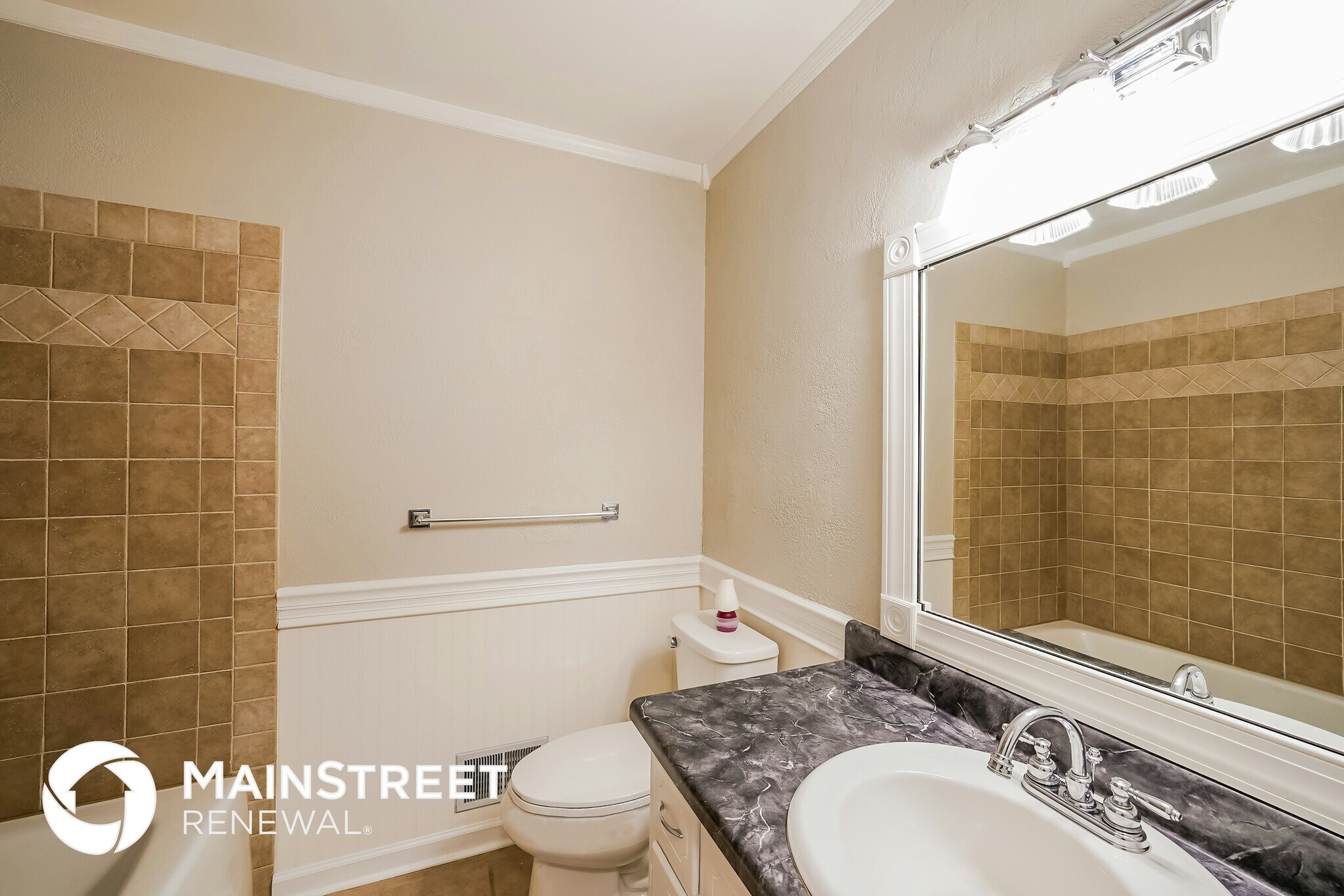 Building Photo - 1516 Highland Dr