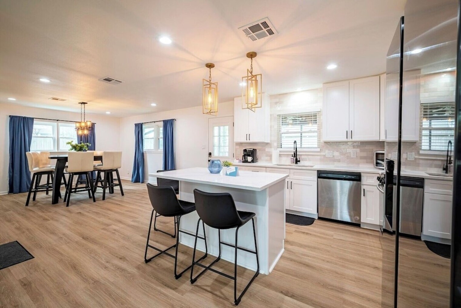 Building Photo - 10058 Timberoak Dr