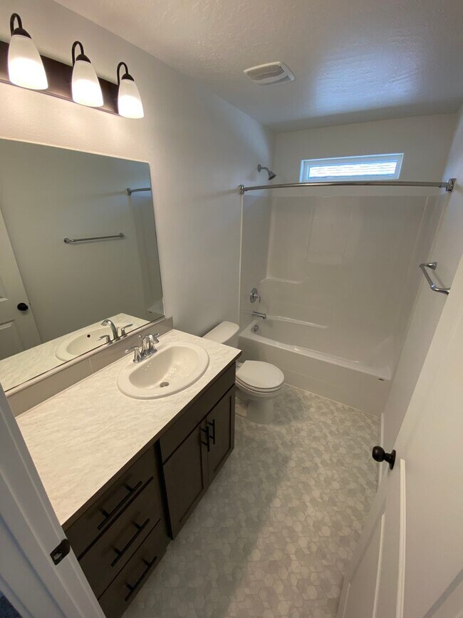 Building Photo - New Construction 3 Bed, 2 Bath House in Sp...