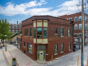 Building Photo - Awesome Downtown Moline Apartment Close to...