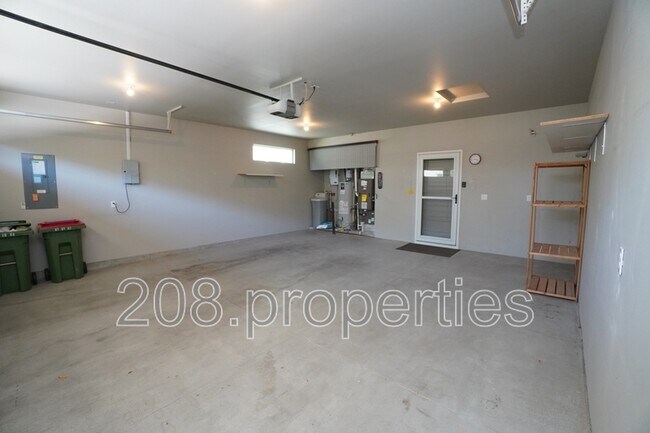 Building Photo - 407 W Pavilion Ln