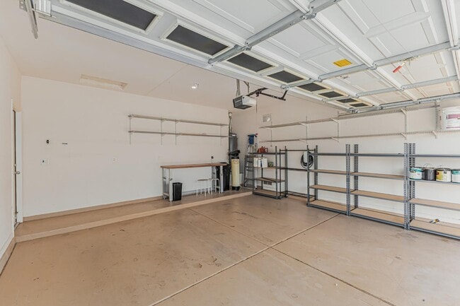 Building Photo - 2058 E Flint St