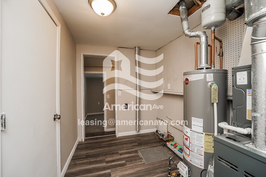 Building Photo - 991 Bryce Ave