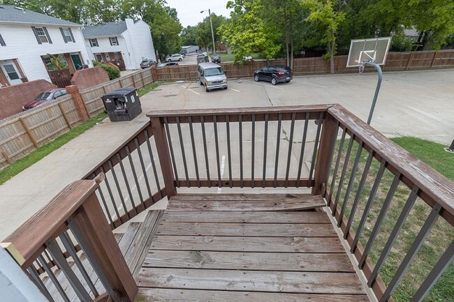 Building Photo - Nowells Subdivision Town Homes - Fully Furnished and Utilities Included