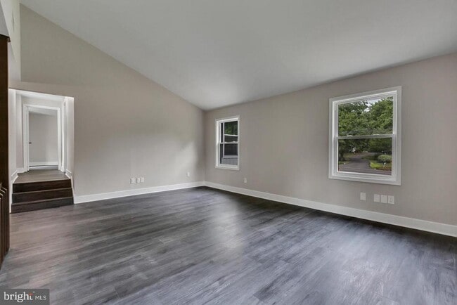 Building Photo - 519 Linton Hill Rd