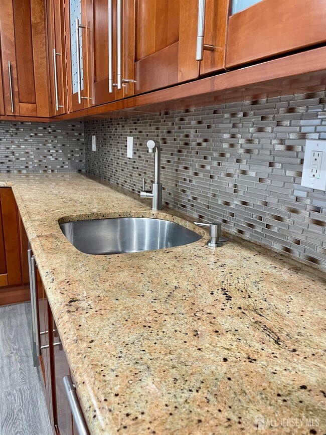 Building Photo - 1307 Cricket Ln