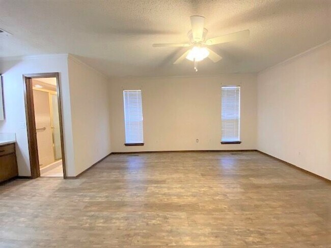 Building Photo - 208 Wellington Ln