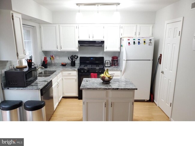 Building Photo - 14721 Basingstoke Loop