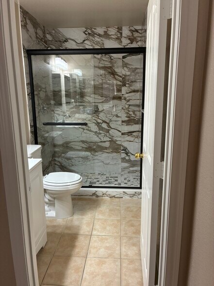 master bathroom - 215 Oro Canyon St