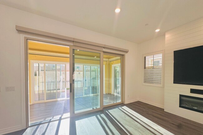 Building Photo - Luxury Estate in Exclusive Gated Community of Orchard Hills