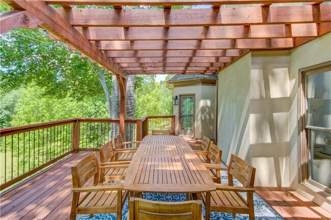 Building Photo - 2870 Roanoke Rd