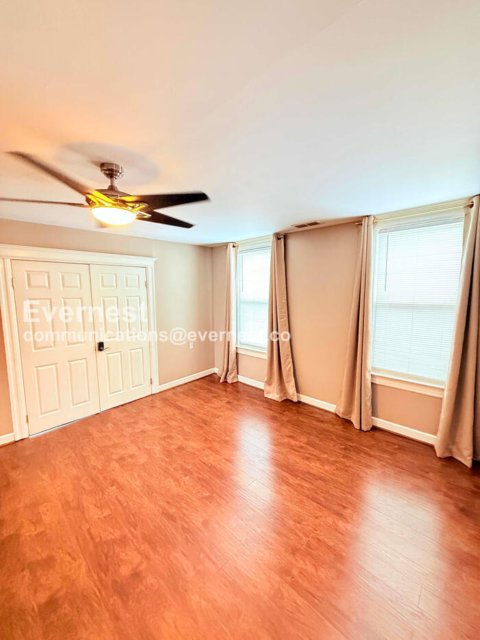 Building Photo - 4443 Elmwood St