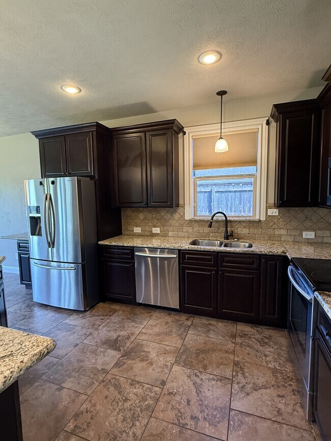 Building Photo - 6645 Jasper Cir
