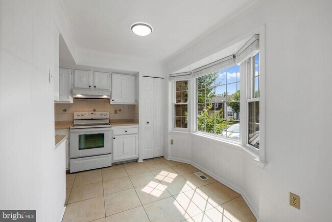 Building Photo - 4825 Nash Dr