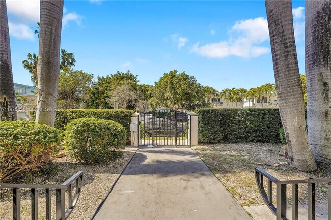 Building Photo - 1027 Pennsylvania Ave