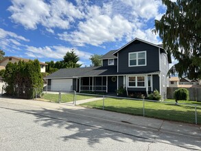 Building Photo - 610-612 12th St NE