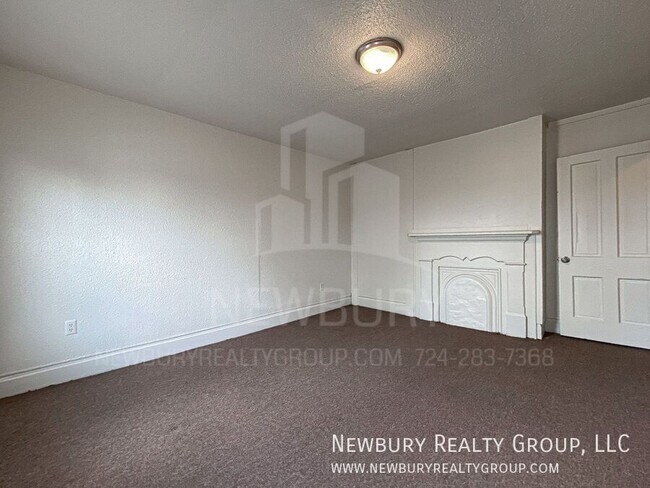 Building Photo - 37 Hickory St