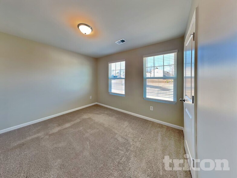 Building Photo - 119 Sorrento Dr
