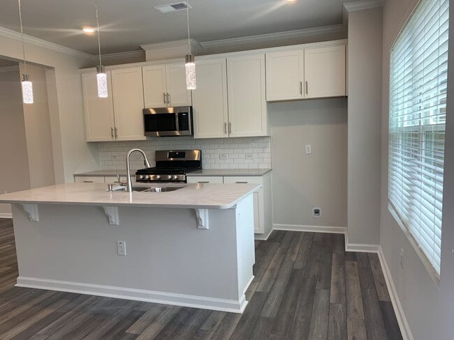 Building Photo - 609 Tova Fls Dr