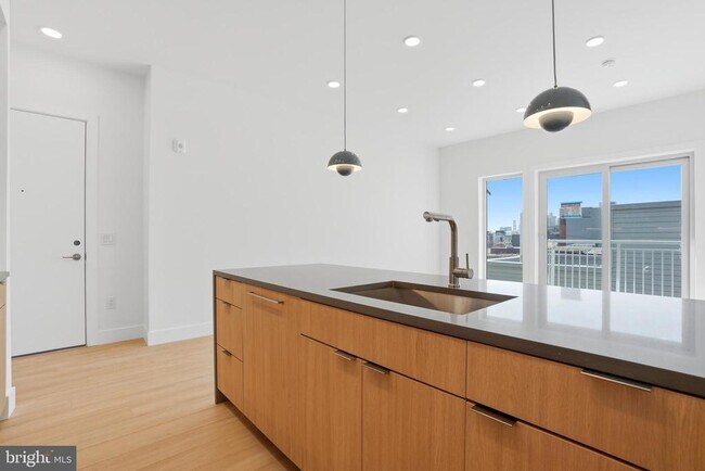 Building Photo - 1440 N Front St