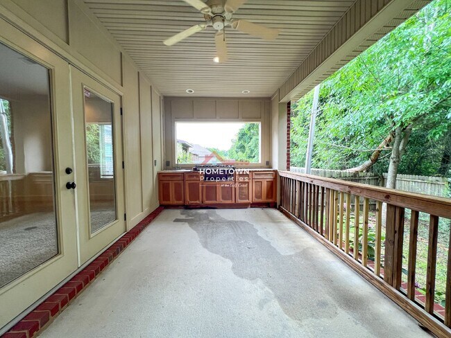 Building Photo - Beautiful 3-Bed Home with Outdoor Kitchen ...