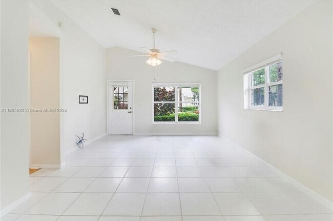 Building Photo - 653 NW San Remo Cir