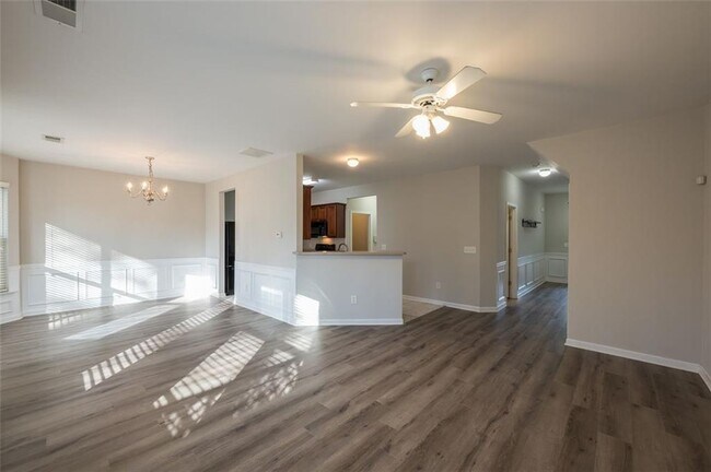 Building Photo - 204 Parc View Ln