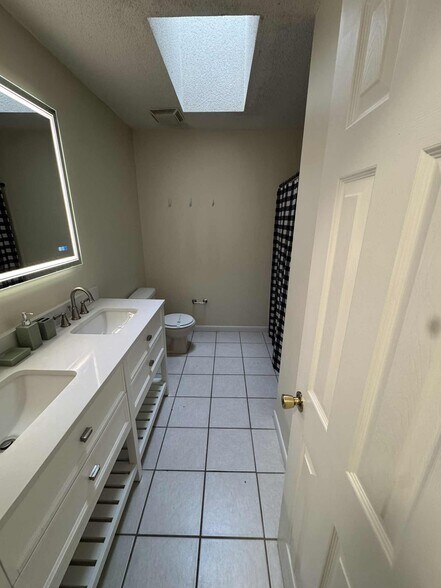 Building Photo - 123 Raintree Blvd