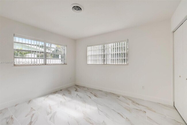 Building Photo - 1601 SW 32nd Pl