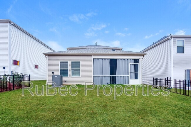 Building Photo - 2006 Red Ash Dr